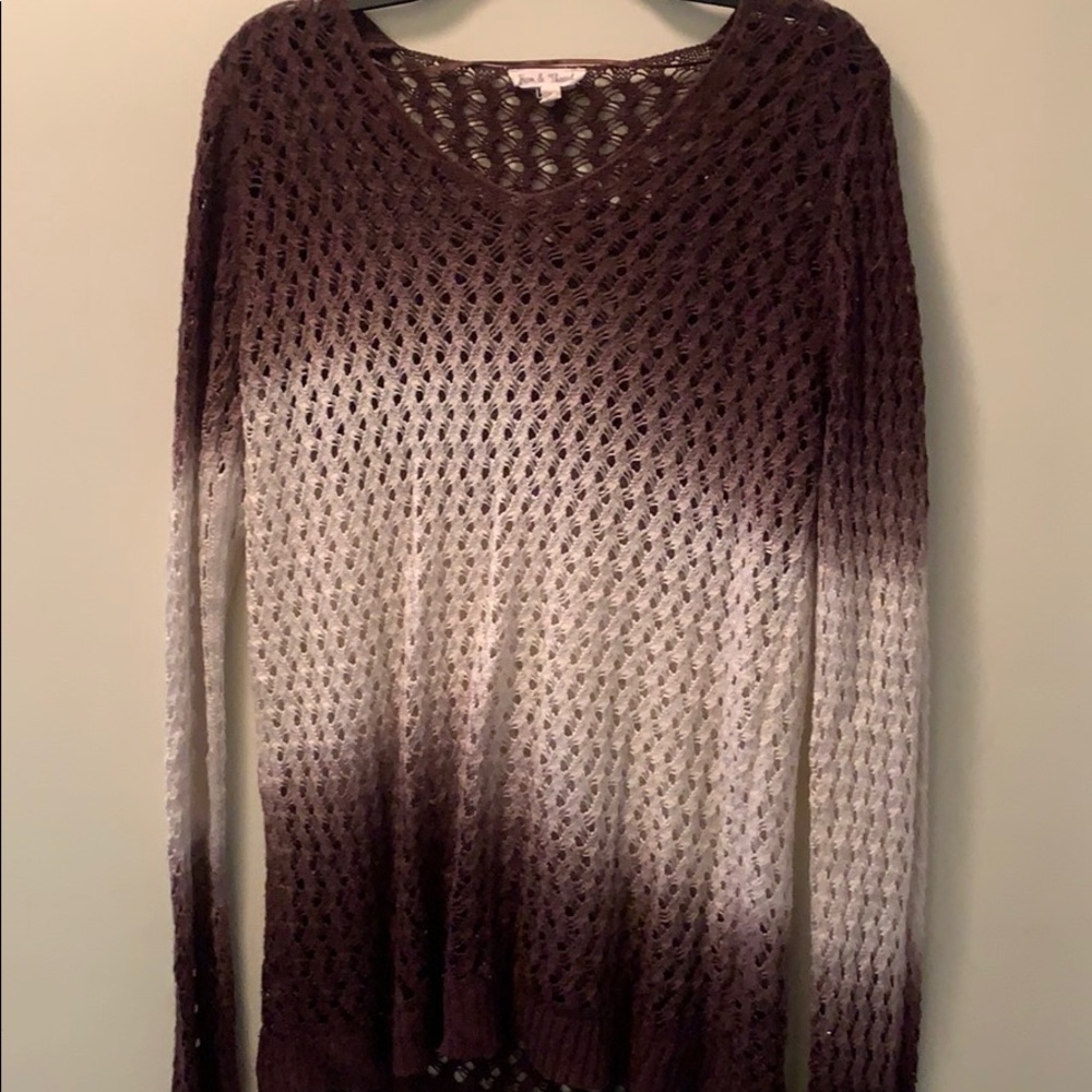 adorable oversized sweater!!! 🤩